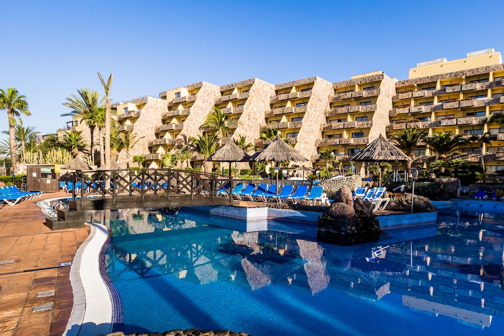 BlueBay Beach Club Aparthotel — Swimming pool in Bahia Feliz, Canary Islands