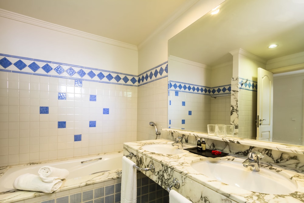BlueBay Beach Club Aparthotel — Hotel rooms in Bahia Feliz, Canary Islands