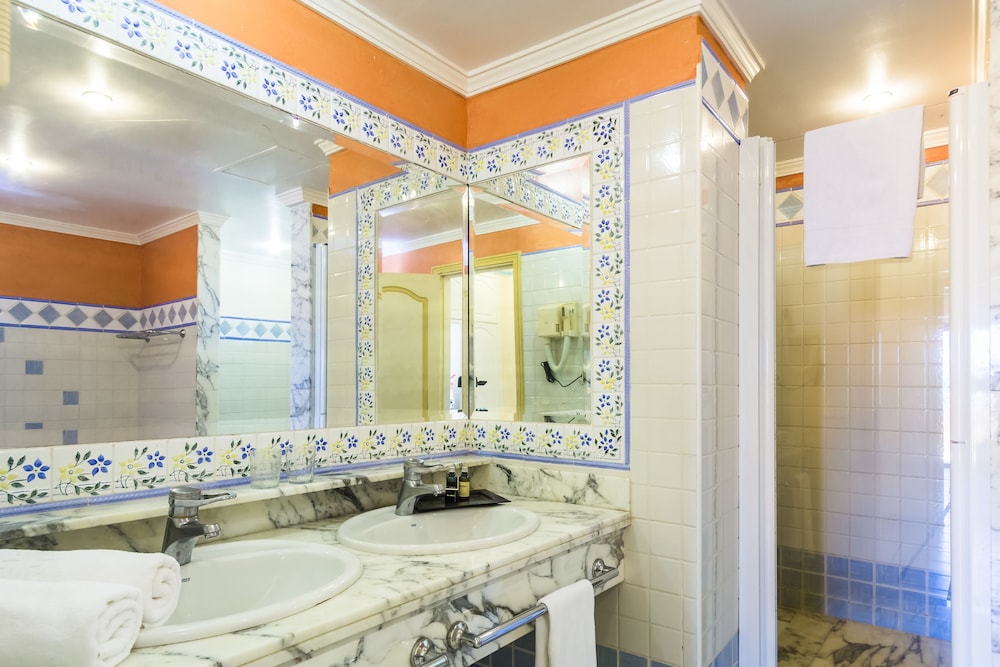 BlueBay Beach Club Aparthotel — Hotel rooms in Bahia Feliz, Canary Islands