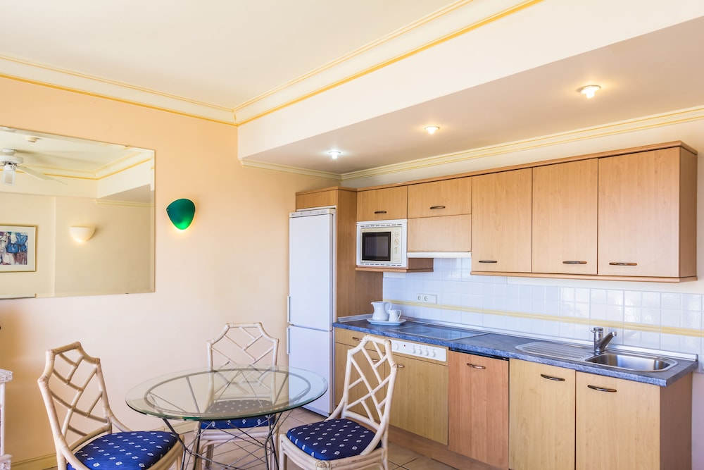 BlueBay Beach Club Aparthotel — Hotel rooms in Bahia Feliz, Canary Islands