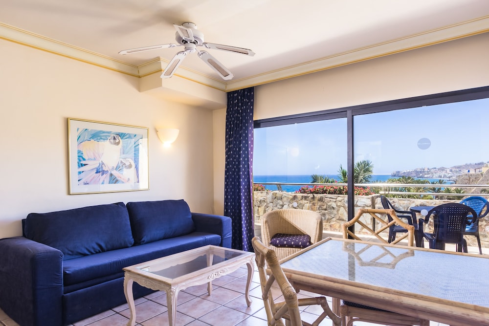 BlueBay Beach Club Aparthotel — Hotel rooms in Bahia Feliz, Canary Islands