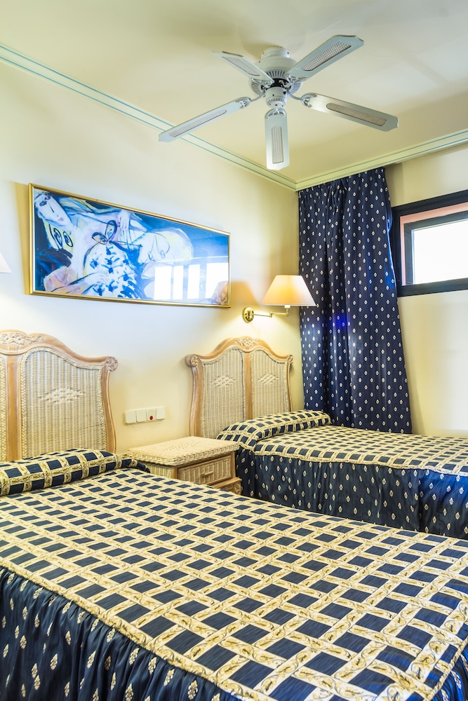 BlueBay Beach Club Aparthotel — Hotel rooms in Bahia Feliz, Canary Islands