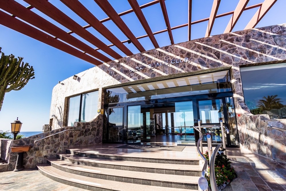 BlueBay Beach Club Aparthotel — Hotel building in Bahia Feliz, Canary Islands