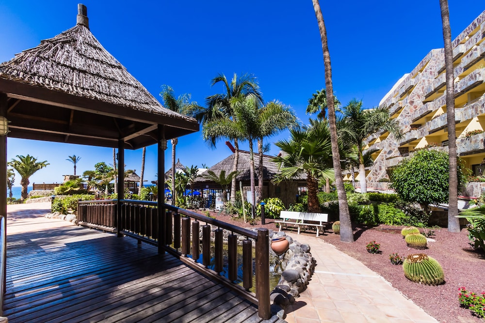 BlueBay Beach Club Aparthotel — Hotel building in Bahia Feliz, Canary Islands