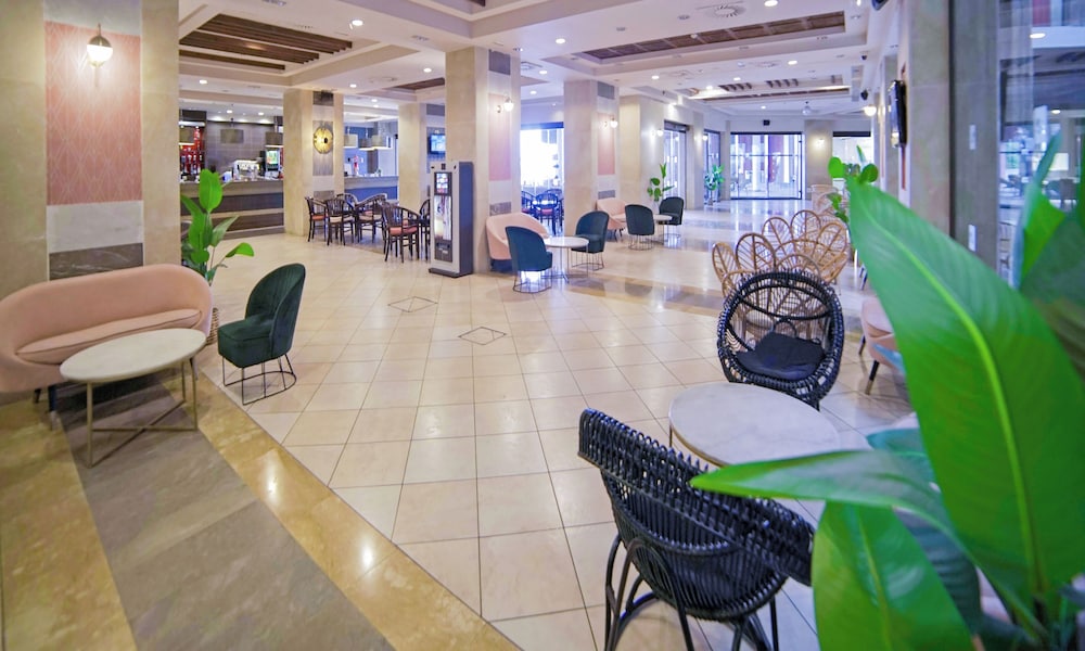 Holiday World Polynesia Affiliated by Melia — Restaurant & bars in Benalmadena, Andalusia
