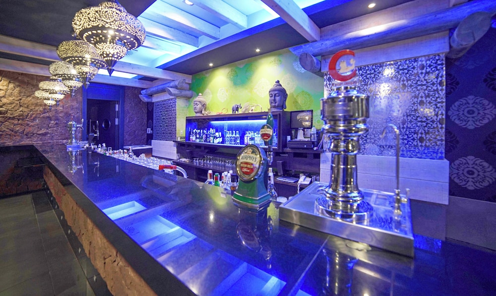 Holiday World Polynesia Affiliated by Melia — Restaurant & bars in Benalmadena, Andalusia