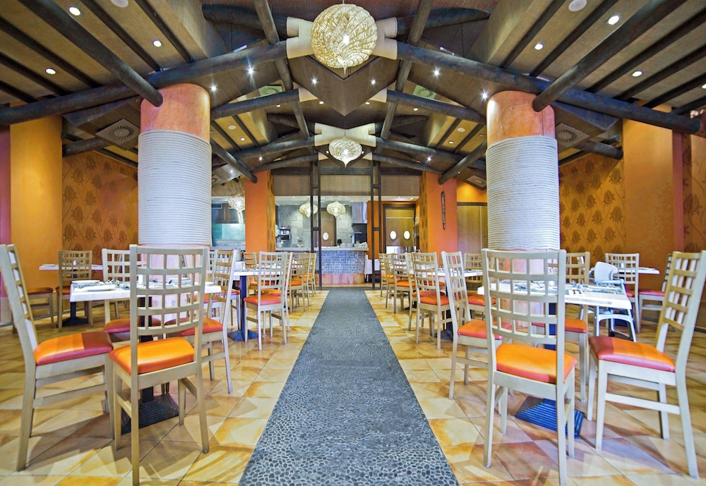 Holiday World Polynesia Affiliated by Melia — Restaurant & bars in Benalmadena, Andalusia