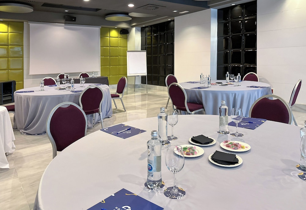 Holiday World Polynesia Affiliated by Melia — Restaurant & bars in Benalmadena, Andalusia