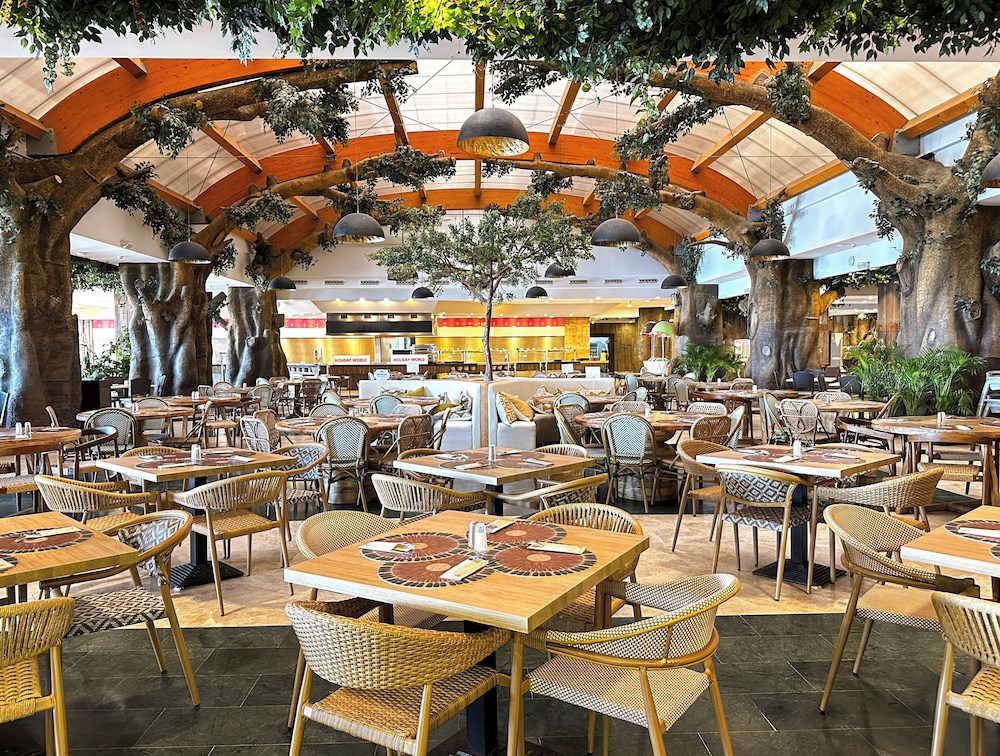 Holiday World Polynesia Affiliated by Melia — Restaurant & bars in Benalmadena, Andalusia