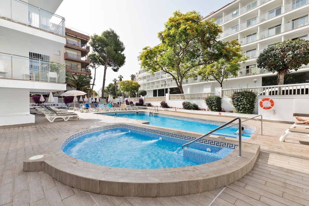 Hotel Best Los Angeles — Swimming pool in Salou, Catalonia