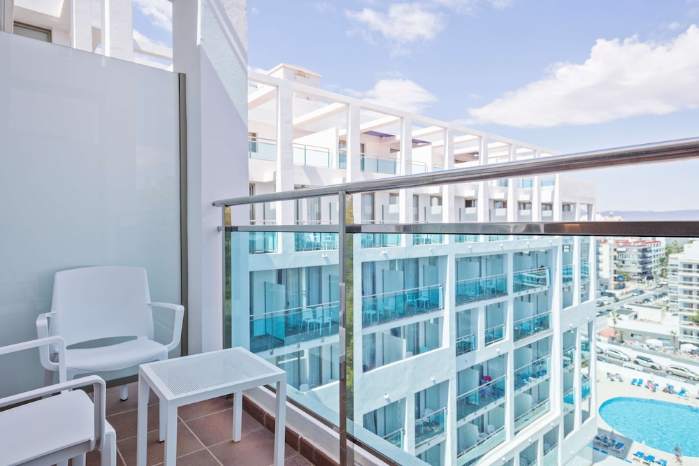 Hotel Best Mediterraneo — Hotel building in Salou, Catalonia