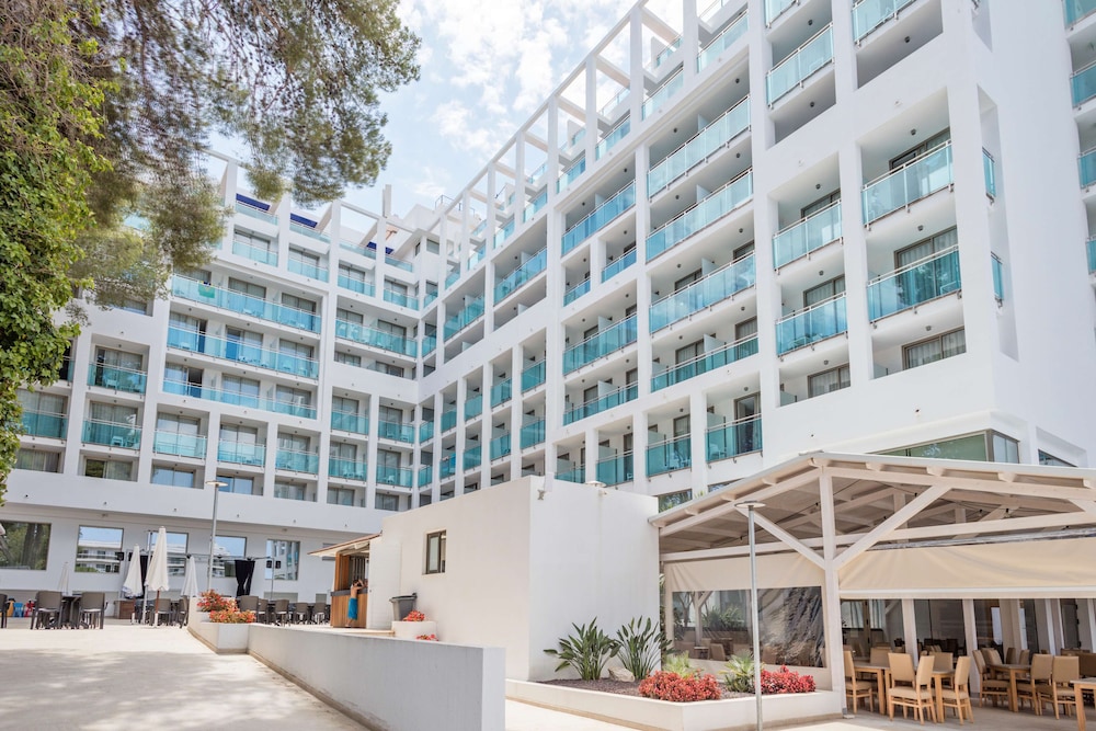Hotel Best Mediterraneo — Hotel building in Salou, Catalonia