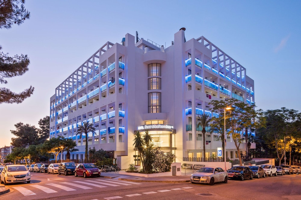 Hotel Best Mediterraneo — Hotel building in Salou, Catalonia