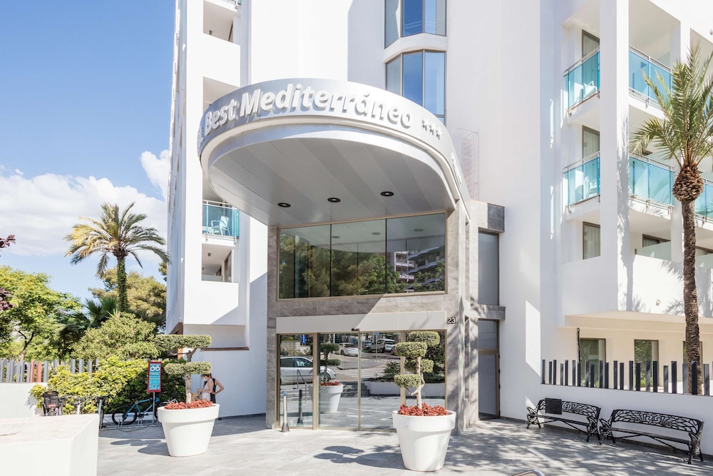 Hotel Best Mediterraneo — Hotel building in Salou, Catalonia
