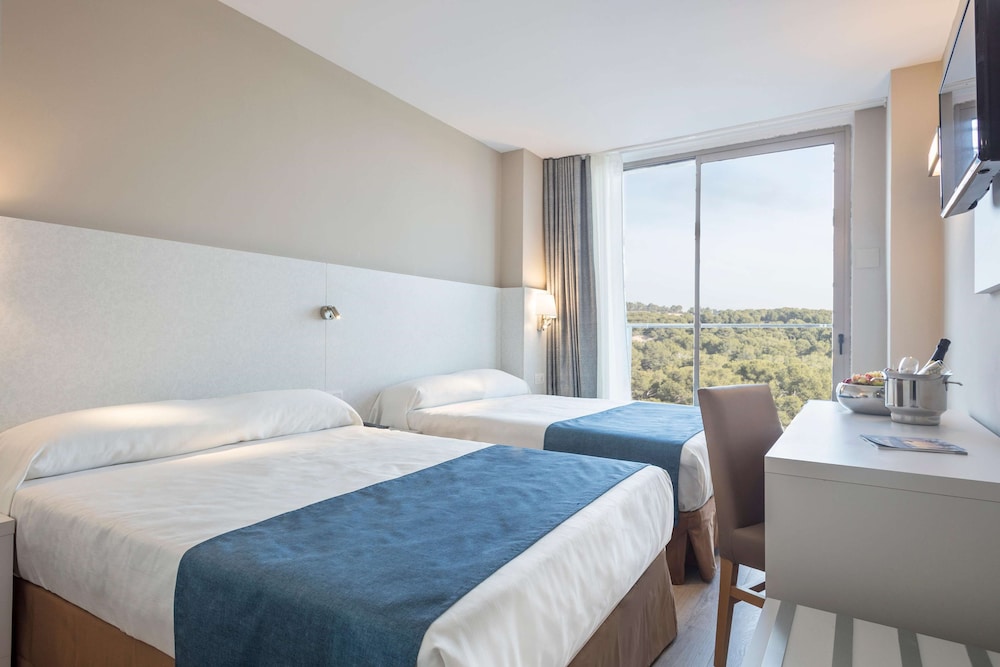 Hotel Best Mediterraneo — Hotel rooms in Salou, Catalonia
