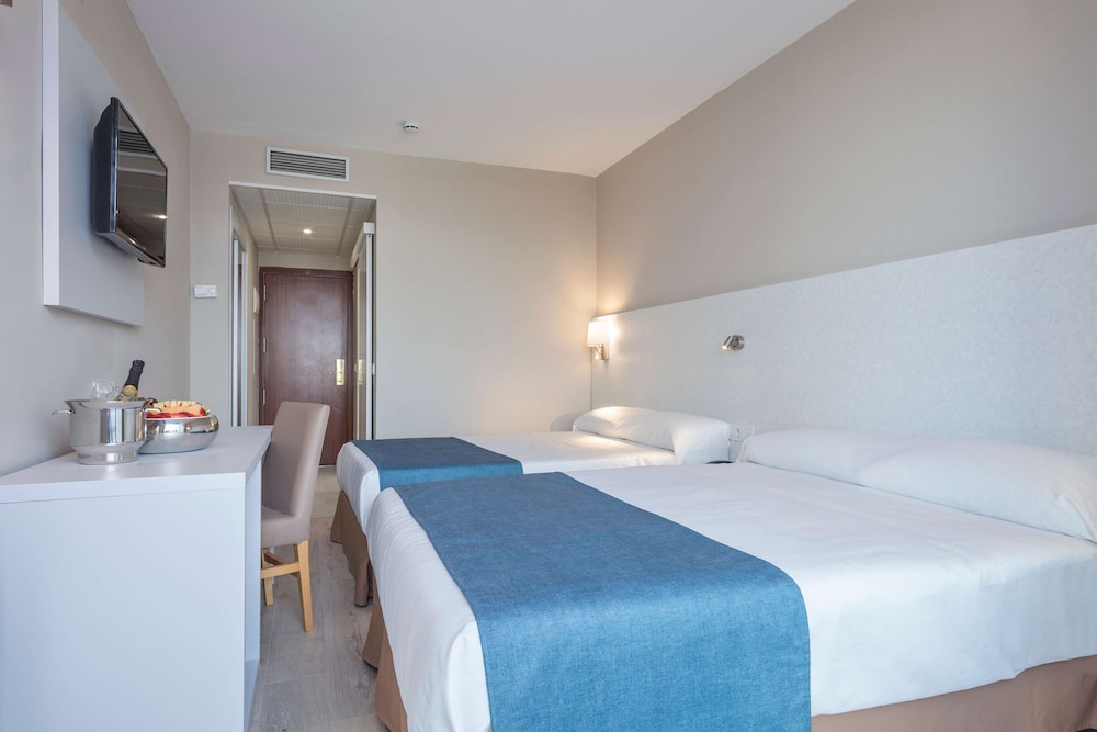 Hotel Best Mediterraneo — Hotel rooms in Salou, Catalonia