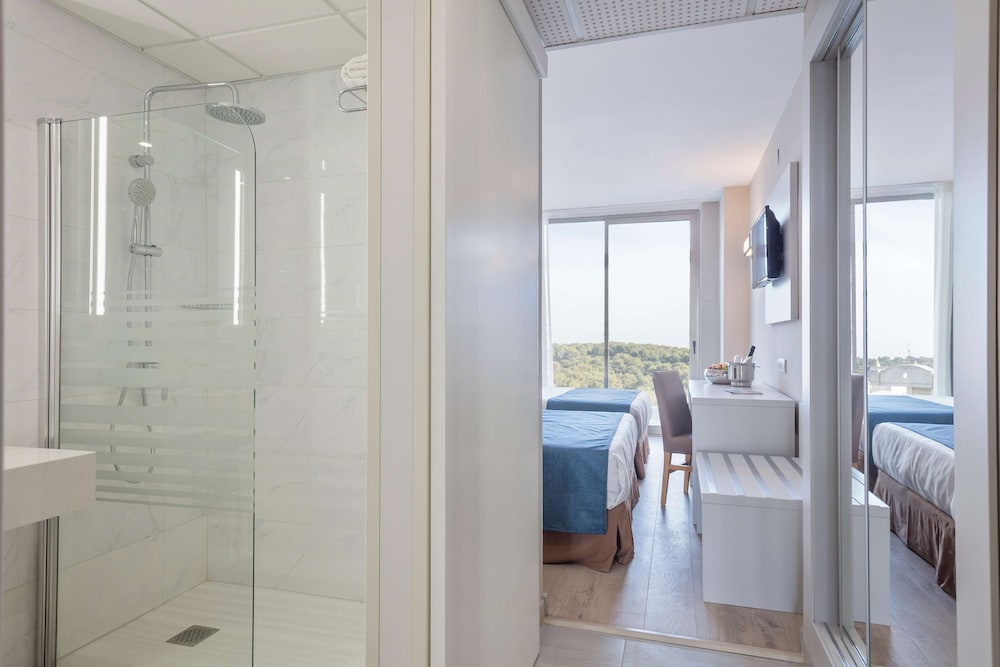 Hotel Best Mediterraneo — Hotel rooms in Salou, Catalonia
