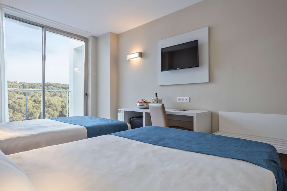 Hotel Best Mediterraneo — Hotel rooms in Salou, Catalonia