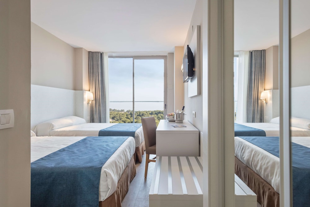 Hotel Best Mediterraneo — Hotel rooms in Salou, Catalonia