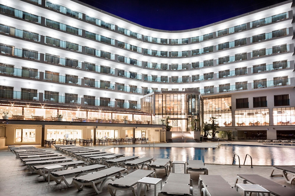 Hotel Best Negresco — Hotel building in Salou, Catalonia