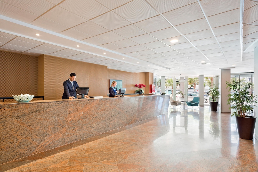 Hotel Best Negresco — Hotel building in Salou, Catalonia