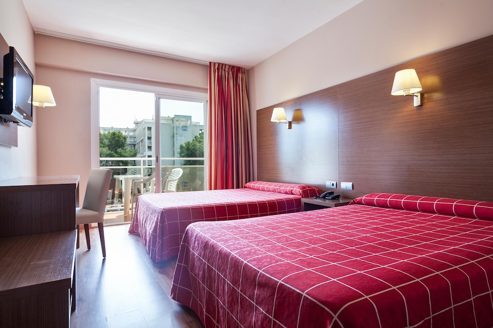 Hotel Best Oasis Park — Hotel rooms in Salou, Catalonia