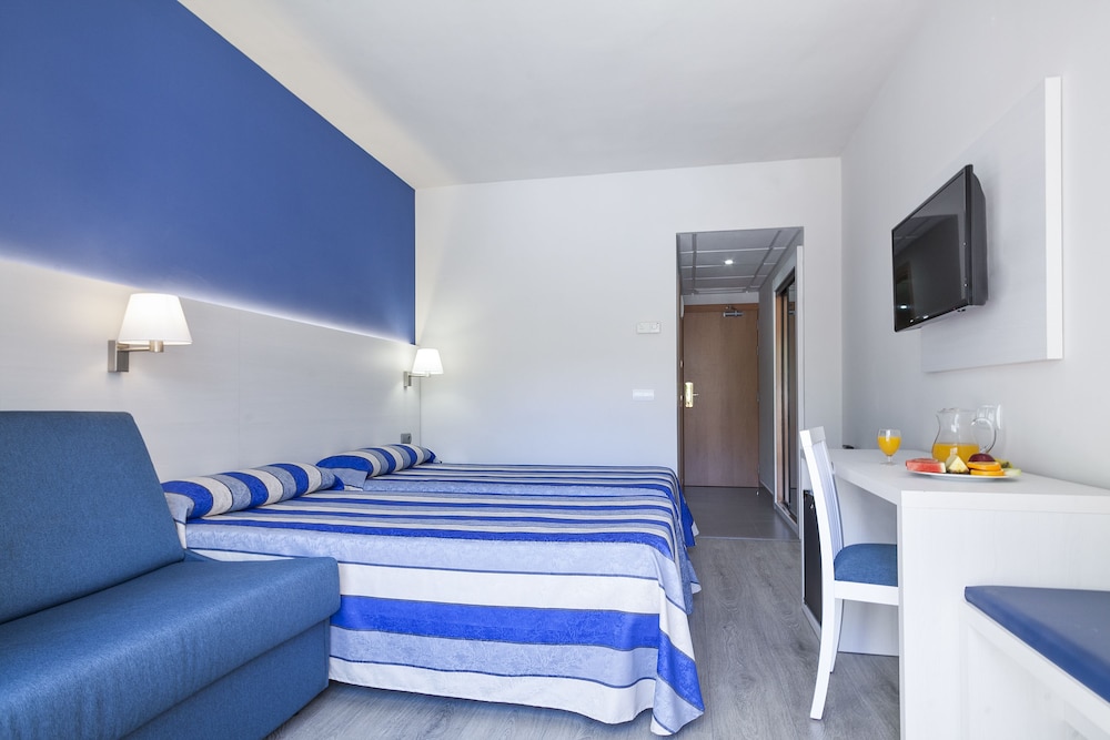 Hotel Best Oasis Park — Hotel rooms in Salou, Catalonia