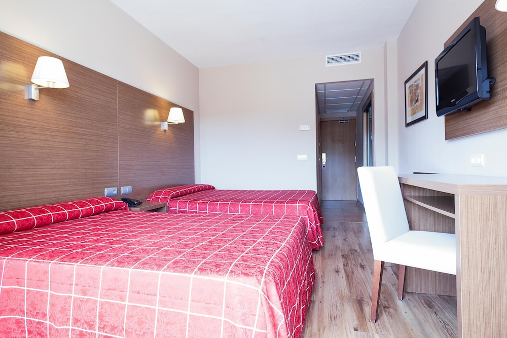 Hotel Best Oasis Park — Hotel rooms in Salou, Catalonia