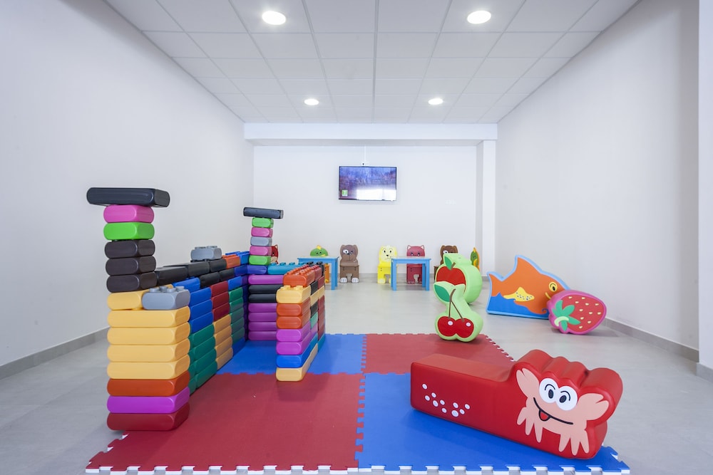 Hotel Best Oasis Park — Attractions for children in Salou, Catalonia