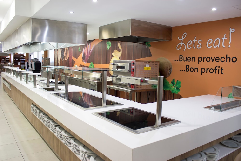 Hotel Best Oasis Park — Restaurant & bars in Salou, Catalonia
