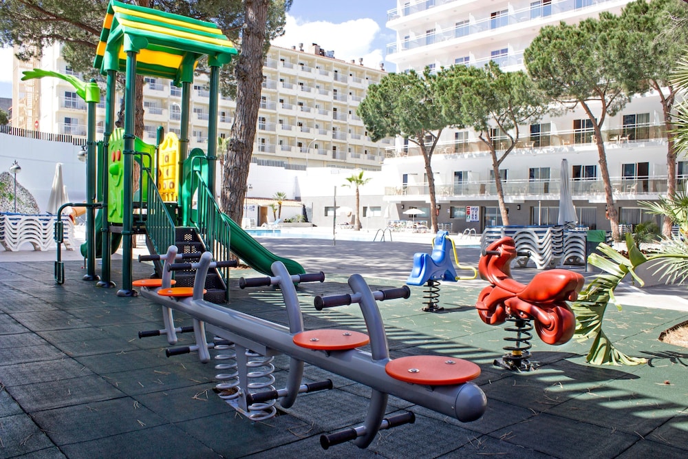 Hotel Best Oasis Park — Attractions for children in Salou, Catalonia