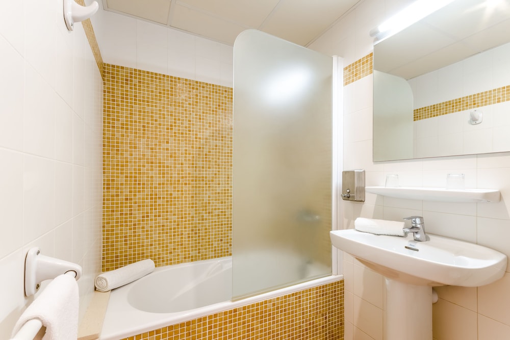 Apartamentos Blancala — Hotel rooms in Cala Blanca, Balearic Islands