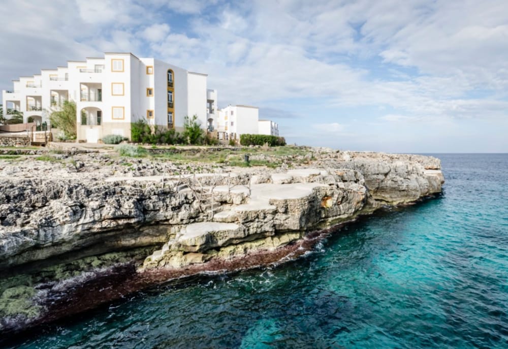 Apartamentos Blancala — Hotel building in Cala Blanca, Balearic Islands