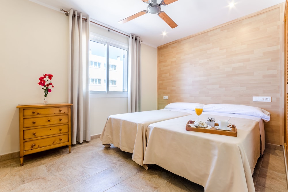 Apartamentos Blancala — Hotel rooms in Cala Blanca, Balearic Islands