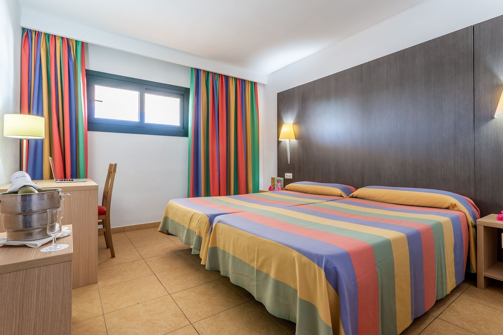 Hotel BlueBay Lanzarote - All inclusive — Hotel rooms in Costa Teguise, Canary Islands