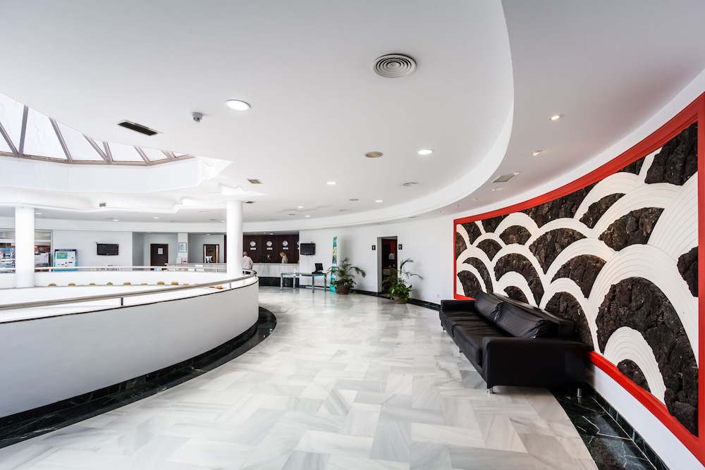 Hotel BlueBay Lanzarote - All inclusive — Hotel building in Costa Teguise, Canary Islands