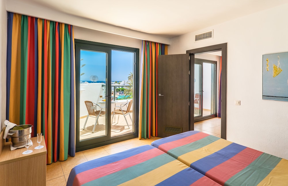 Hotel BlueBay Lanzarote - All inclusive — Hotel rooms in Costa Teguise, Canary Islands