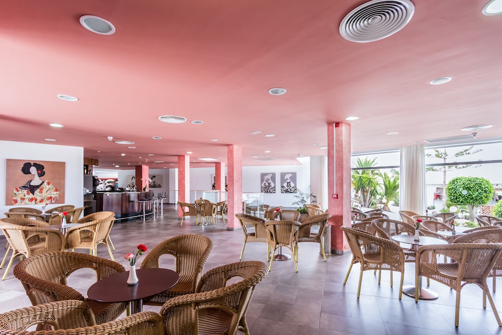 Hotel BlueBay Lanzarote - All inclusive — Restaurant & bars in Costa Teguise, Canary Islands
