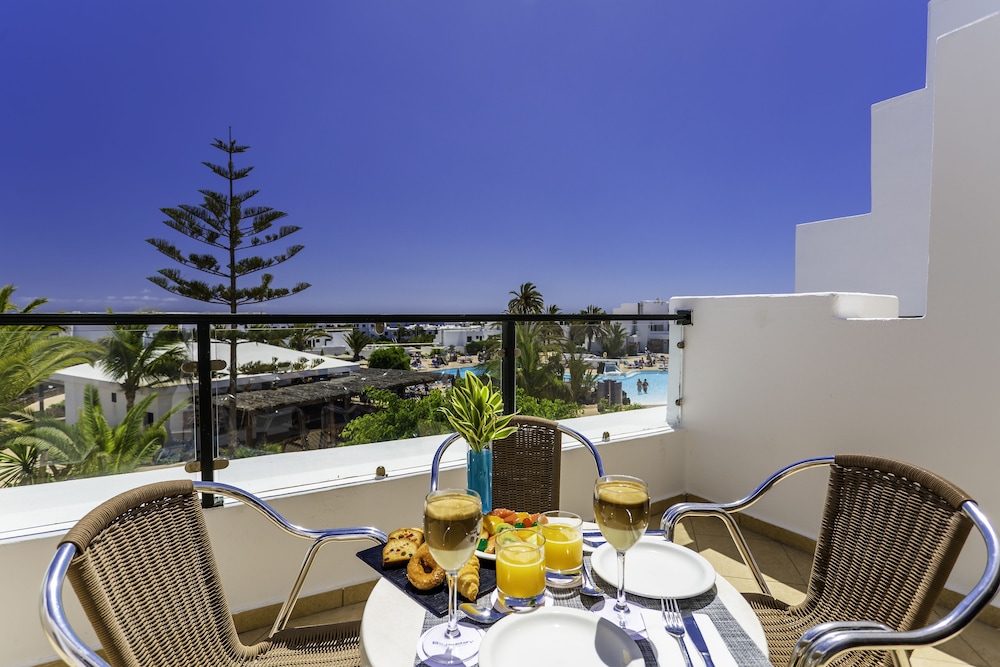 Hotel BlueBay Lanzarote - All inclusive — Hotel rooms in Costa Teguise, Canary Islands
