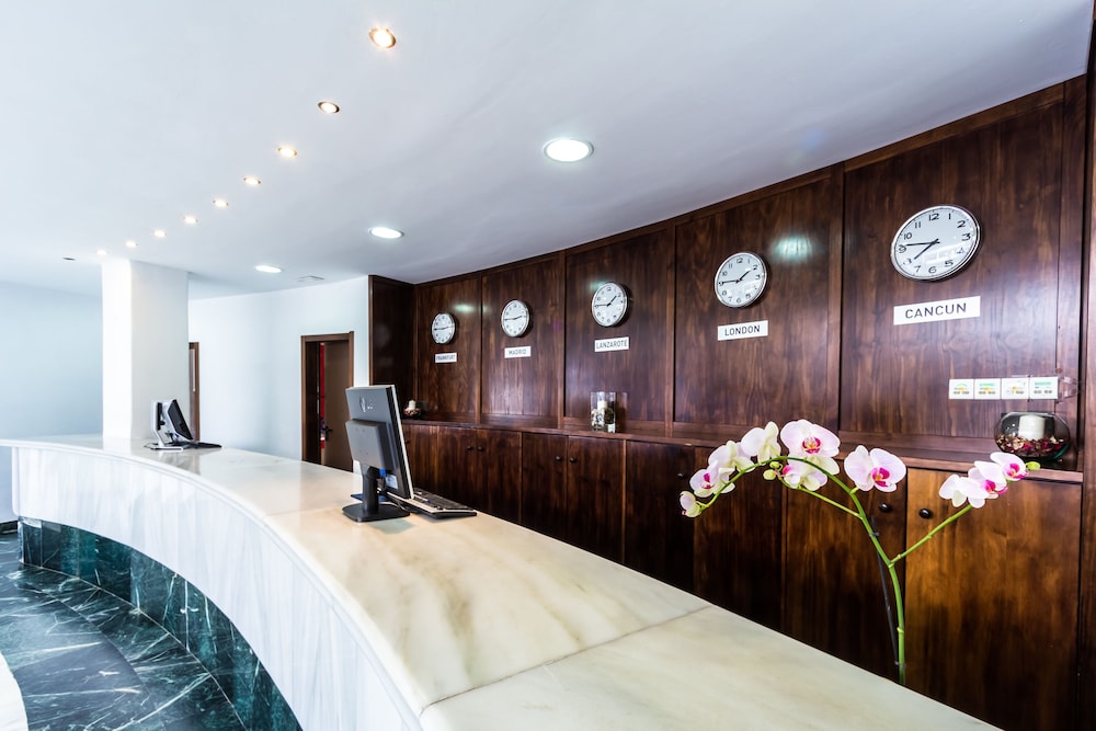 Hotel BlueBay Lanzarote - All inclusive — Hotel building in Costa Teguise, Canary Islands