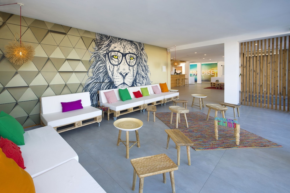 Hotel Vibra Bossa Flow - Adults Only — Restaurant & bars in Playa d'en Bossa, Balearic Islands