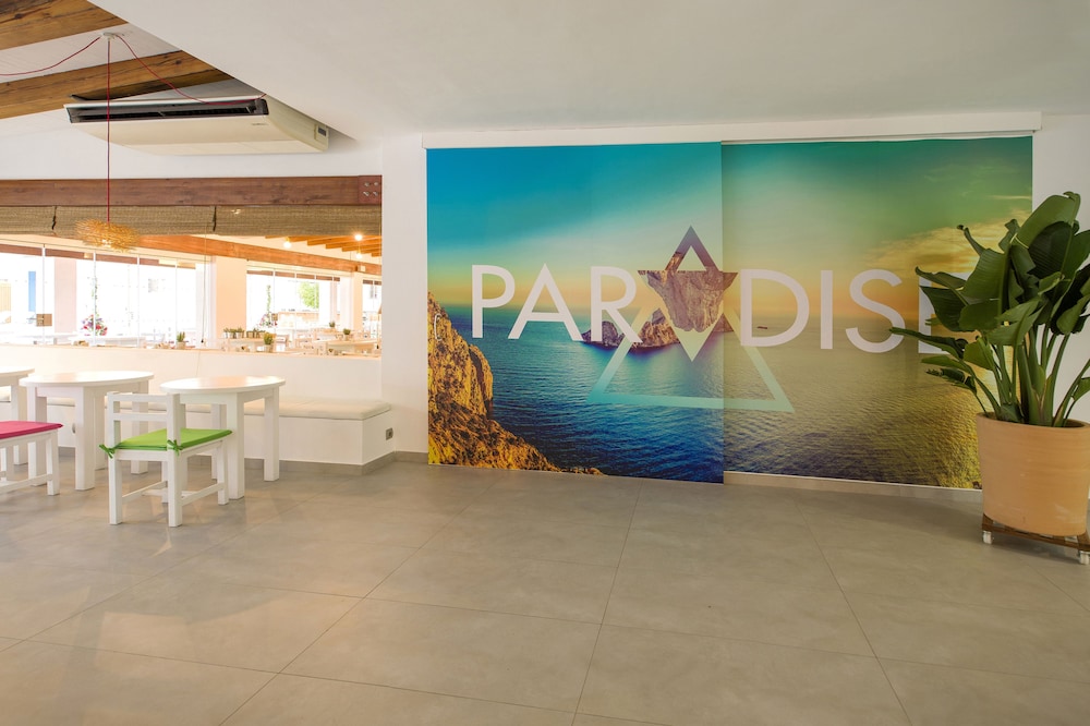 Hotel Vibra Bossa Flow - Adults Only — Restaurant & bars in Playa d'en Bossa, Balearic Islands