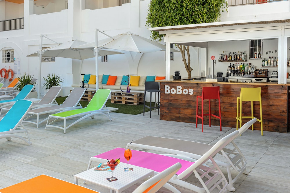 Hotel Vibra Bossa Flow - Adults Only — Restaurant & bars in Playa d'en Bossa, Balearic Islands