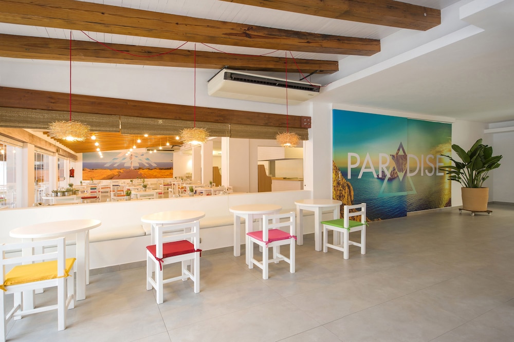 Hotel Vibra Bossa Flow - Adults Only — Restaurant & bars in Playa d'en Bossa, Balearic Islands