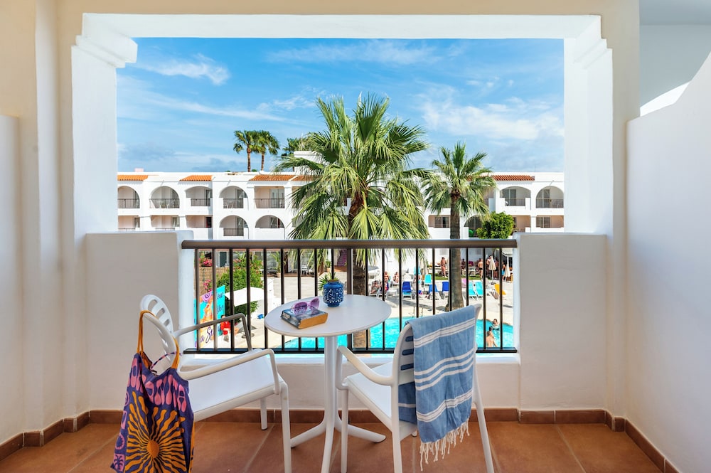 Hotel Vibra Bossa Flow - Adults Only — Swimming pool in Playa d'en Bossa, Balearic Islands