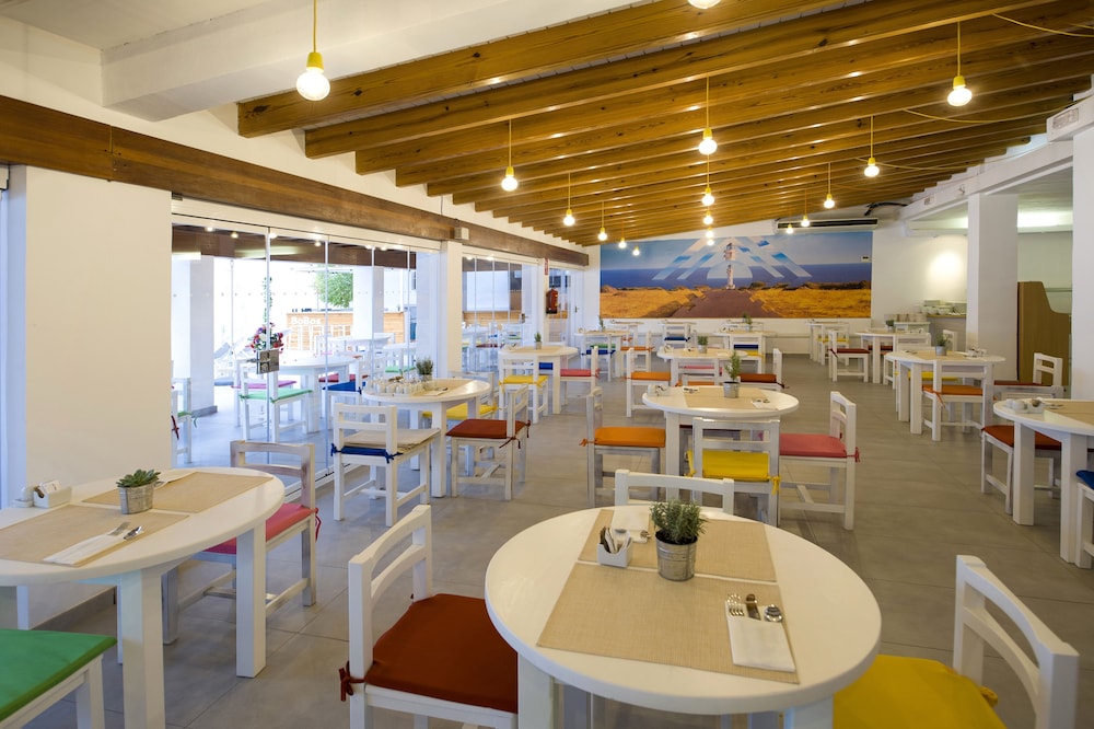 Hotel Vibra Bossa Flow - Adults Only — Restaurant & bars in Playa d'en Bossa, Balearic Islands