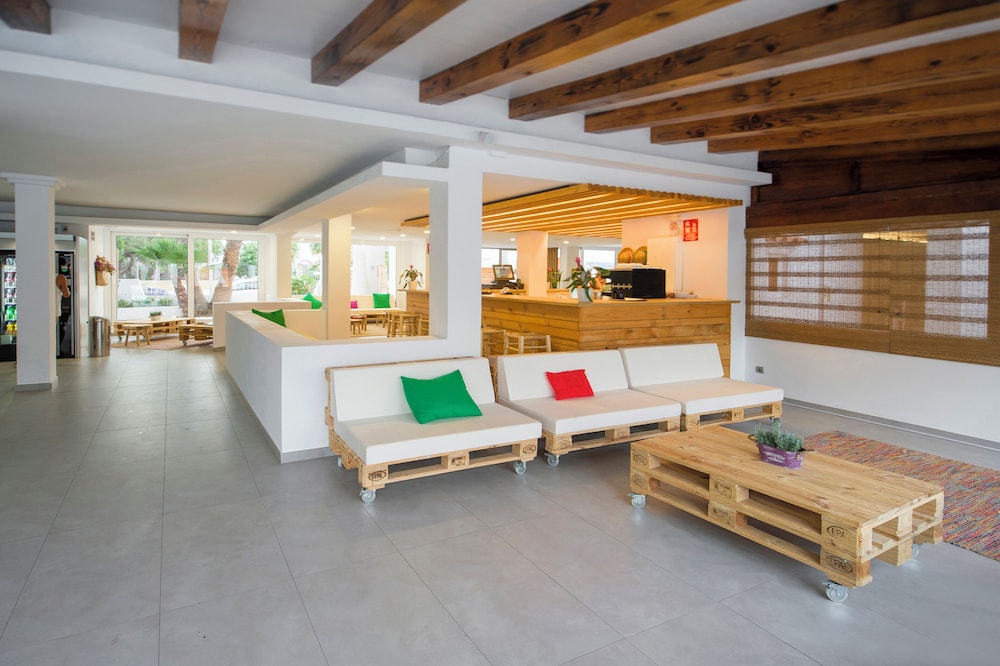 Hotel Vibra Bossa Flow - Adults Only — Restaurant & bars in Playa d'en Bossa, Balearic Islands
