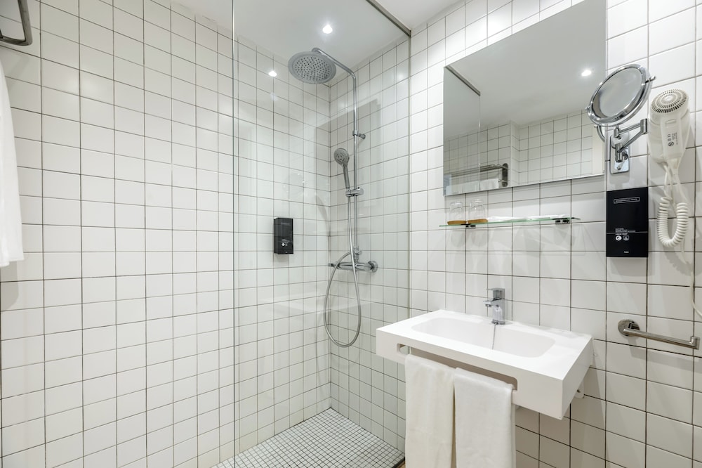 Hotel Vibra Bossa Flow - Adults Only — Hotel rooms in Playa d'en Bossa, Balearic Islands