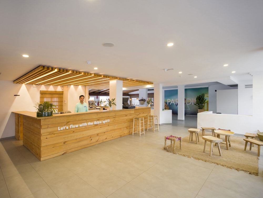 Hotel Vibra Bossa Flow - Adults Only — Restaurant & bars in Playa d'en Bossa, Balearic Islands