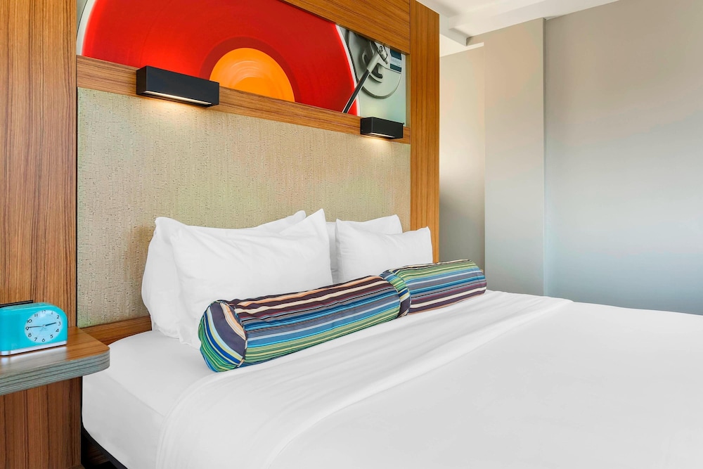 Aloft by Marriott Harlem — Hotel rooms in New York City, New York State